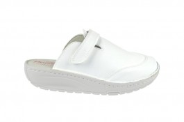 Women's Piumetta 6272 medical sabots white